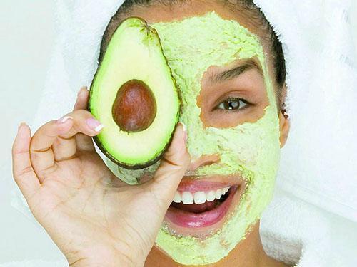 mască de față cu avocado