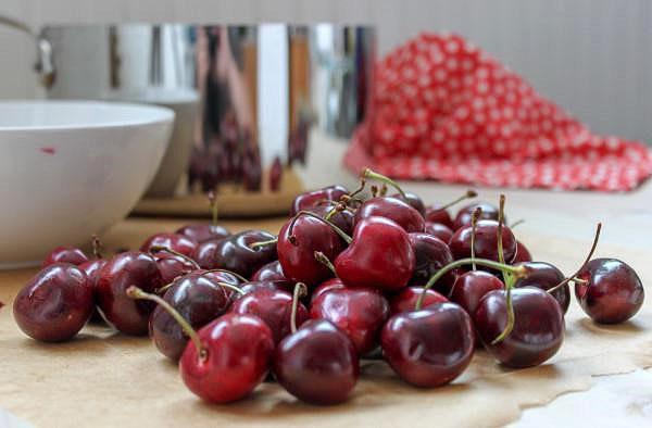 preparing cherries for baking