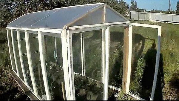 greenhouse mula sa mga lumang window frame