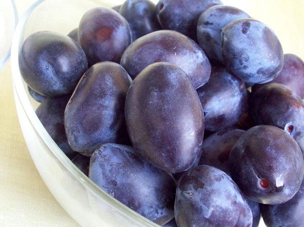 medium ripe plums for jam