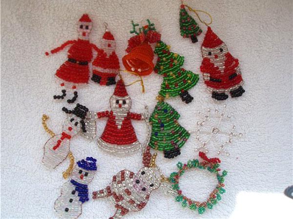 gyöngyös dekoráció a karácsonyfa