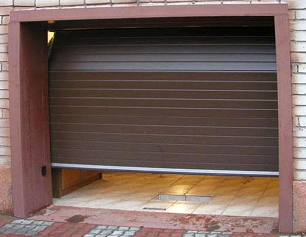 секционна гаражна врата