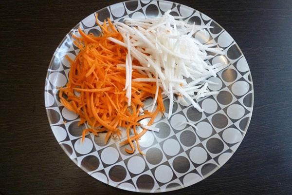 grattugiare carote e ravanelli