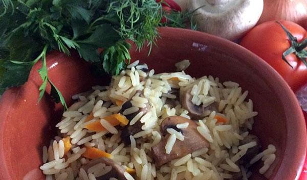 rice with mushrooms according to the classic recipe