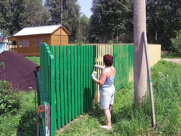 a kerítés festése