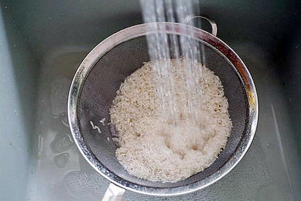Reis abspülen und kochen