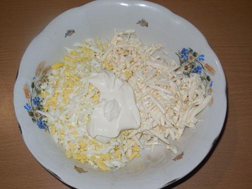 mix eggs and cheese with mayonnaise