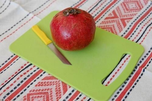 wie man einen Granatapfel reinigt