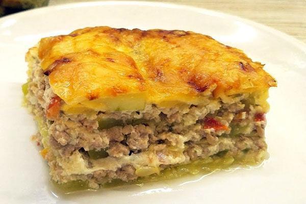 casserole with zucchini and minced meat