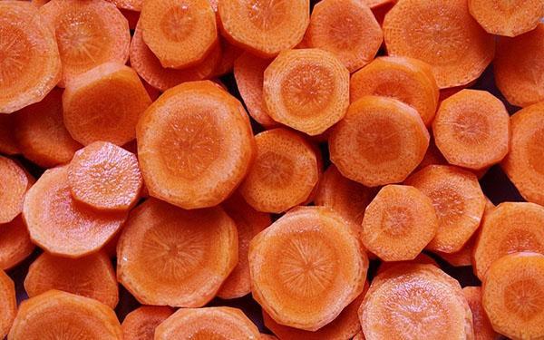 tuoreet porkkanat