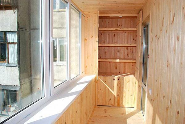 дървена подплата за балкона