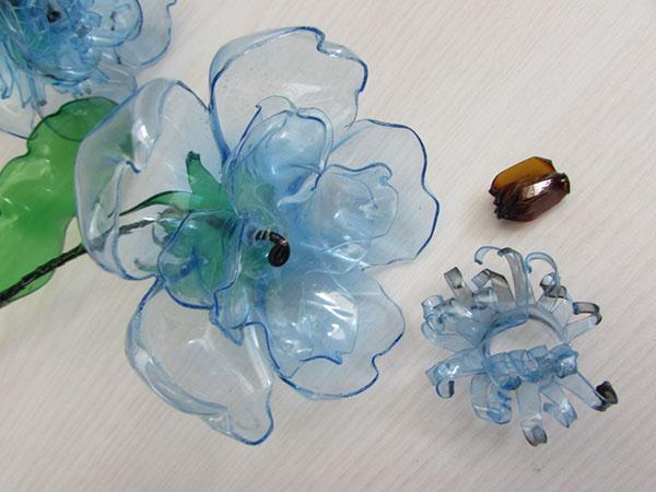 gėlės iš plastikinių butelių