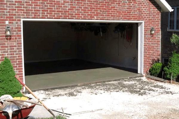 concrete floor in the garage