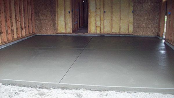 podea din beton în garaj