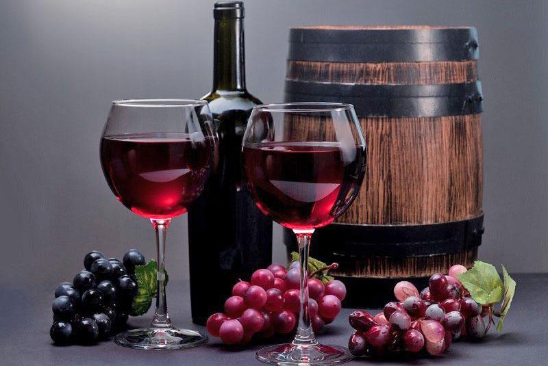 نبيذ العنب محلي الصنع وصفة إيزابيلا