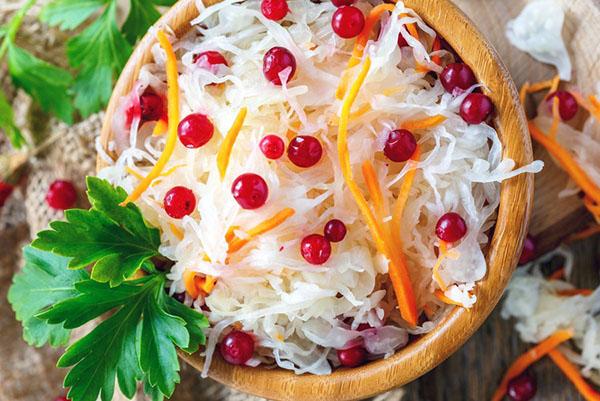 delicious cabbage with cranberries for the winter