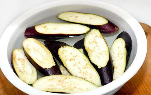 eggplant in salted water