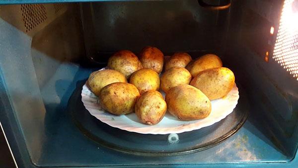 microwave potatoes