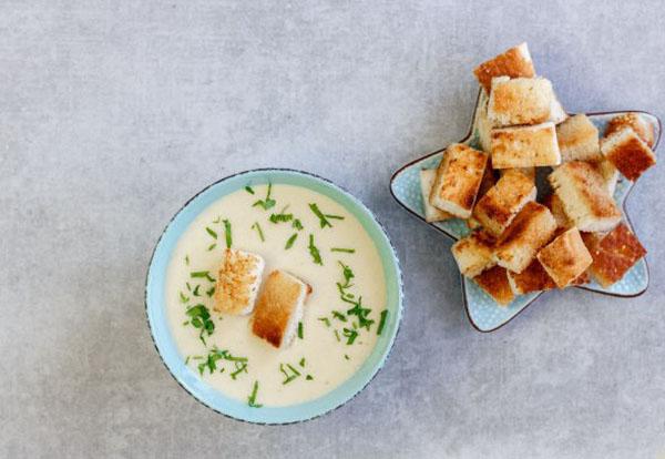 mashed potato soup with croutons