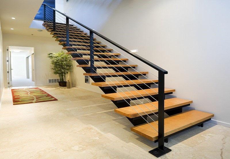 scale in metallo con gradini in legno