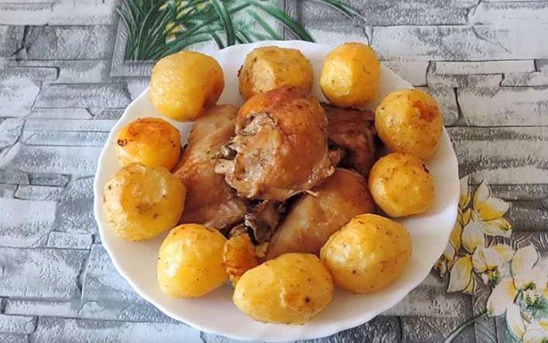 وصفة جدتي للدجاج والبطاطس بالفرن