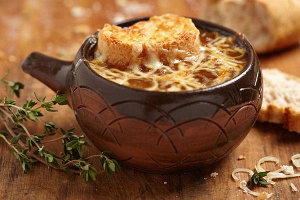 tradicinis svogūnų sriubos receptas