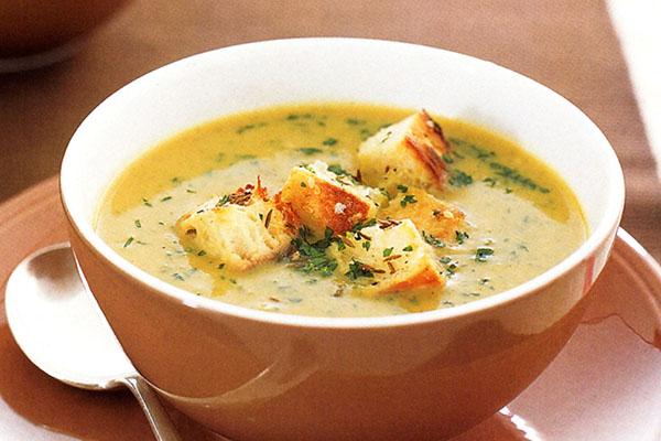 zuppa di cipolle con pangrattato