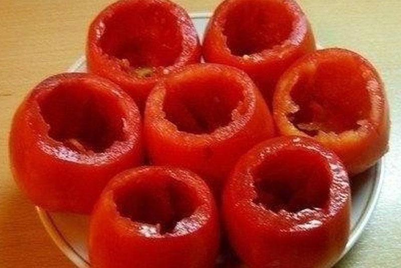 forbered tomater til fyldning