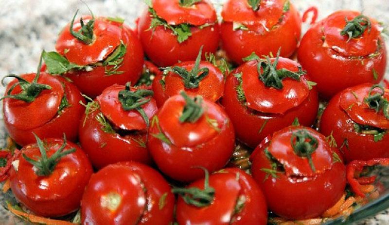 würzige Tomaten für einen Snack