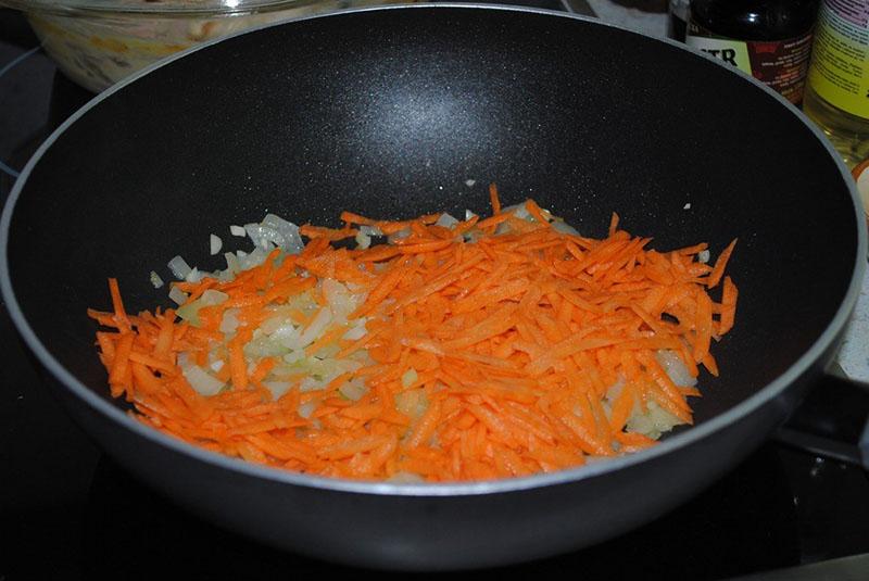 печен лук и моркови