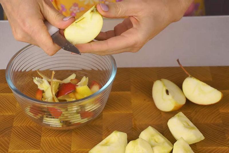 éplucher et hacher les pommes