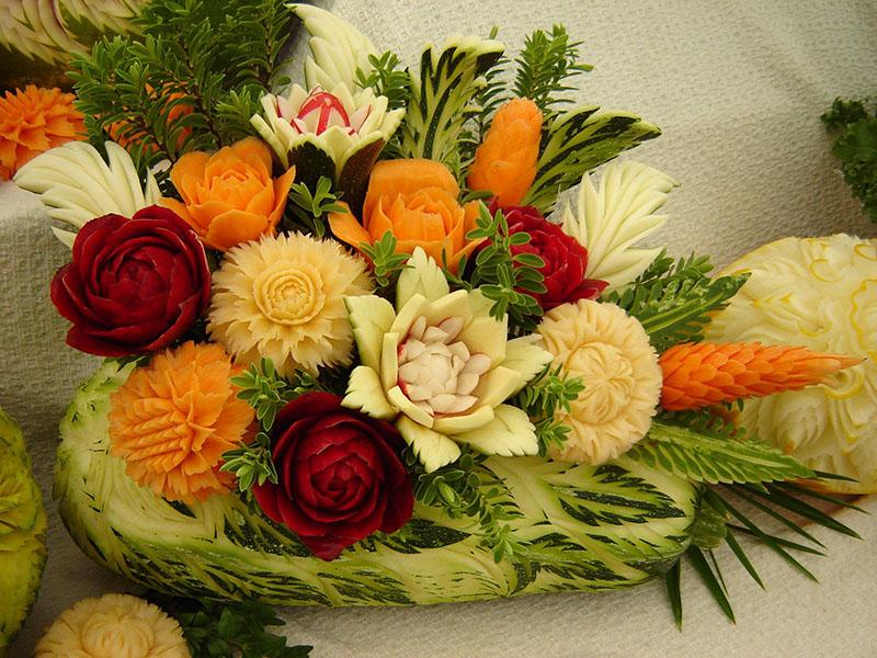 professional carving of vegetables and fruits