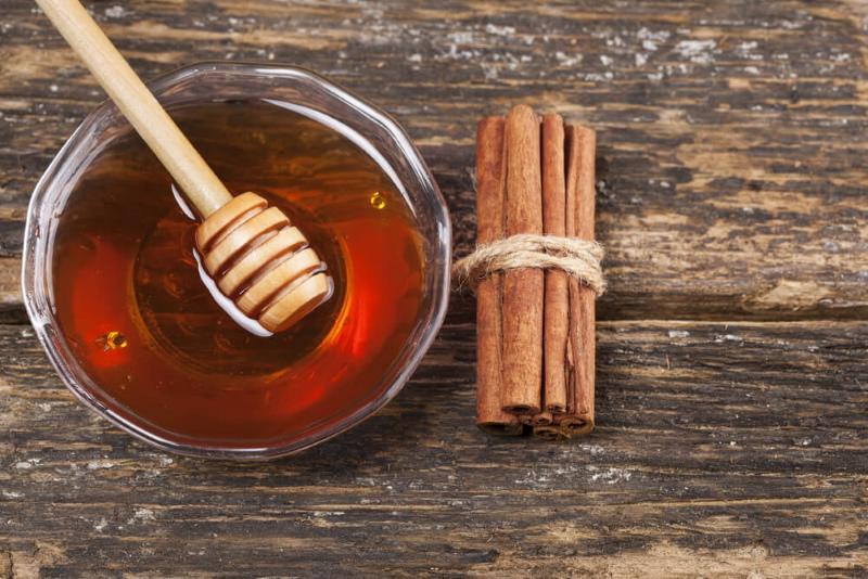 miele con benefici e rischi alla cannella