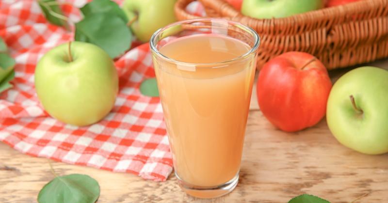 świeżo wyciskany sok jabłkowy przynosi korzyści i szkodzi