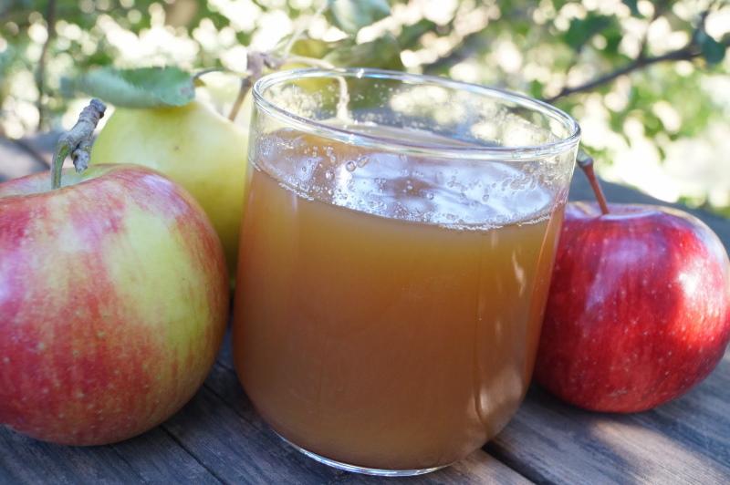 beneficial properties of apple juice