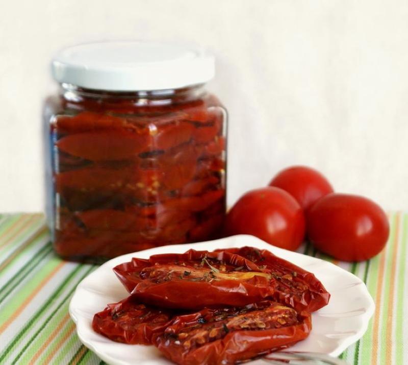 sun-dried tomatoes in the oven for the winter recipes