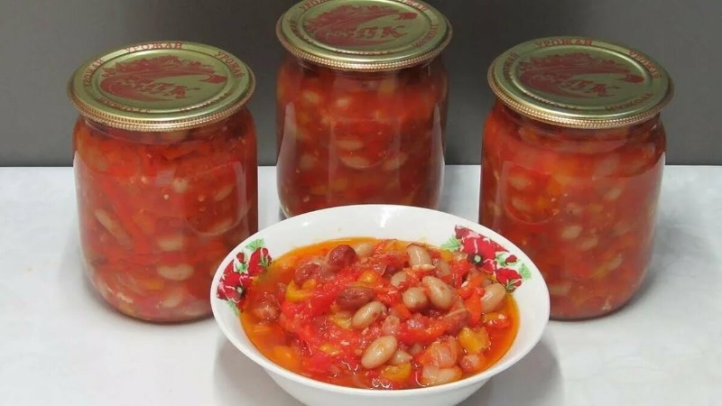 feijão no tomate e pimenta