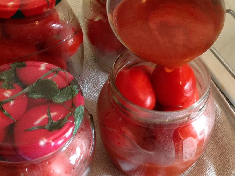 como fazer tomates em suco de tomate