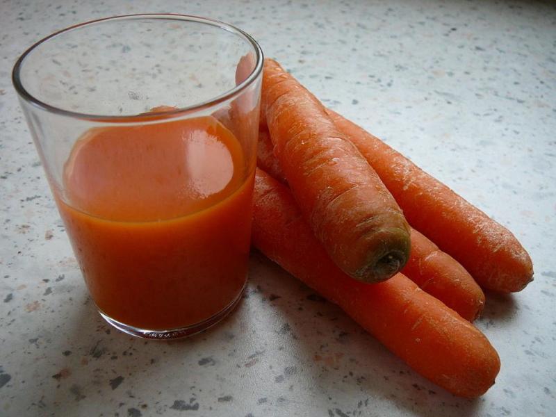 proprietà utili del succo di carota