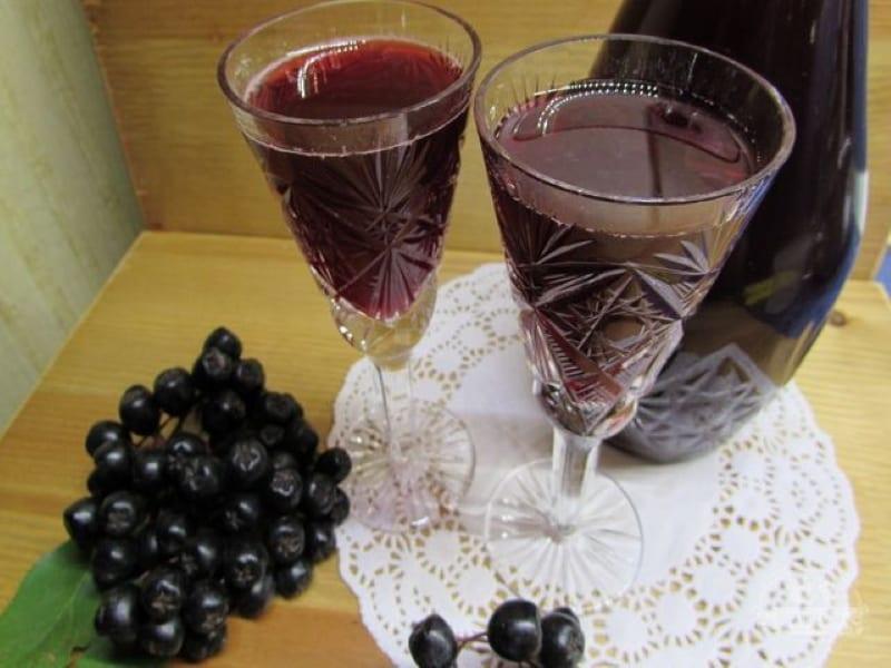 jak vyrobit víno z chokeberry